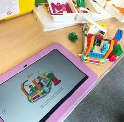 Play lego program on Hublet Shared Tablet in Crewe Library